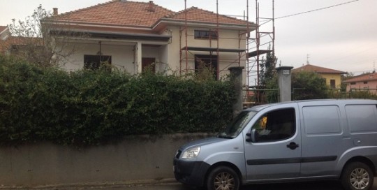 Isolamento casa. Insufflaggio muri perimetrali. Bellinzago Novarere, Novara.