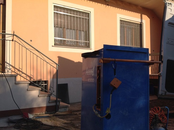 Isolamento casa. Insufflaggio muri perimetrali. Bellinzago Novarere, Novara.