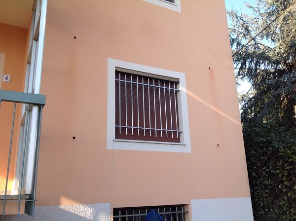 Isolamento casa. Insufflaggio muri perimetrali. Bellinzago Novarere, Novara.