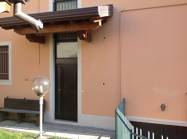 Isolamento casa. Insufflaggio muri perimetrali. Bellinzago Novarere, Novara.