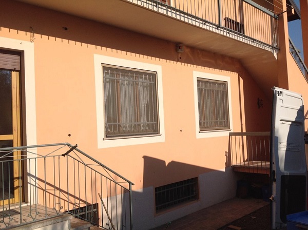 Isolamento casa. Insufflaggio muri perimetrali. Bellinzago Novarere, Novara.