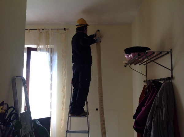 Isolamento casa. Insufflaggio muri perimetrali. Casale Monferrato, Alessandria.