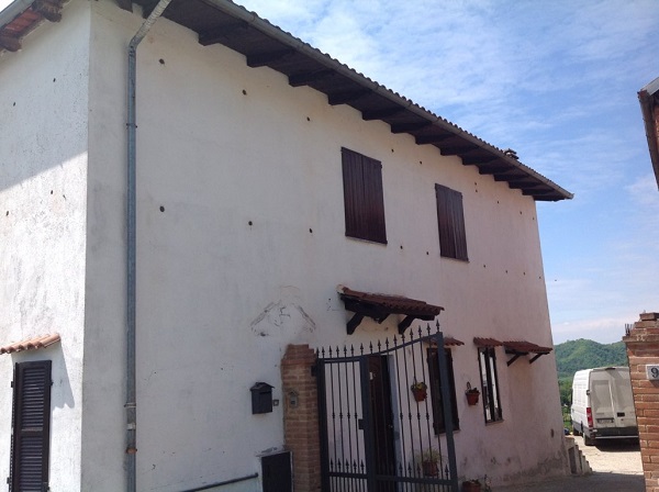Isolamento casa. Insufflaggio muri perimetrali. Cerrina Monferrato, Alessandria.