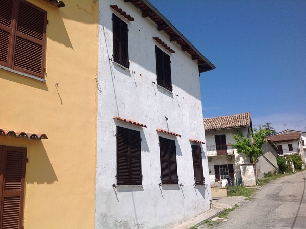 Isolamento casa. Insufflaggio muri perimetrali. Cerrina Monferrato, Alessandria.