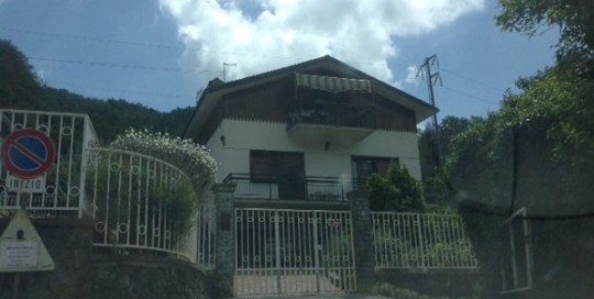 Isolamento casa. Rasatura muri perimetrali. Serra Riccò, Genova.