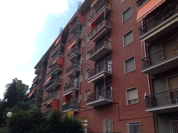 Isolamento condominio. Insufflaggio muri perimetrali. Acqui Terme, Alessandria.