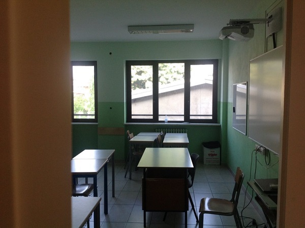 Isolamento scuola. Insufflaggio muri perimetrali. Piobesi Torinese, Torino.