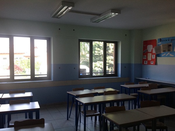 Isolamento scuola. Insufflaggio muri perimetrali. Piobesi Torinese, Torino.