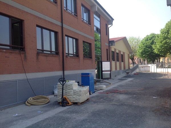 Isolamento scuola. Insufflaggio muri perimetrali. Piobesi Torinese, Torino.