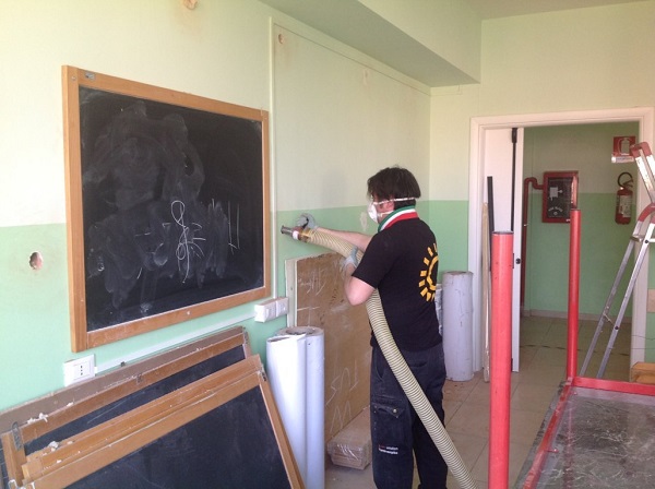 Isolamento scuola. Insufflaggio muri perimetrali. Piobesi Torinese, Torino.