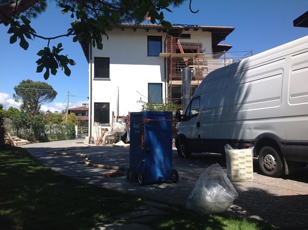 Isolamento casa. Insufflaggio muri perimetrali. Gatinara, Vercelli.